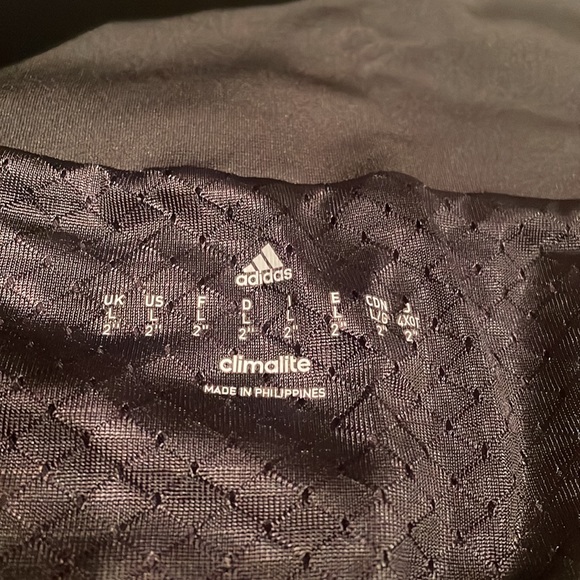 EUC women’s Adidas shorts, size large - Picture 6 of 7